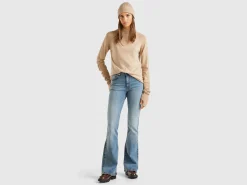 Flared jeans in recycled cotton blend