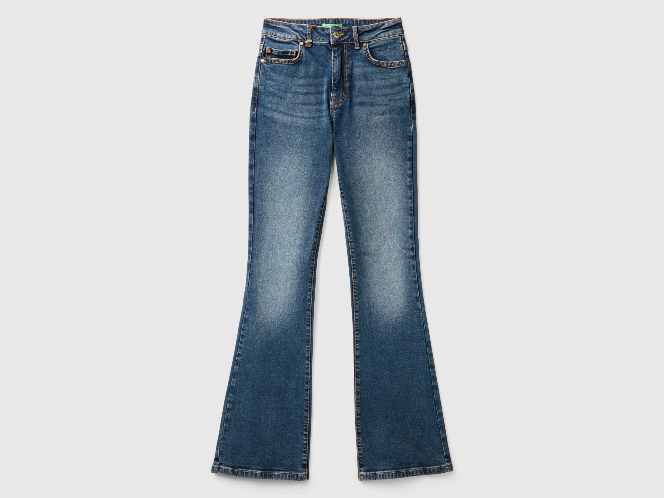 Flared jeans in recycled cotton blend