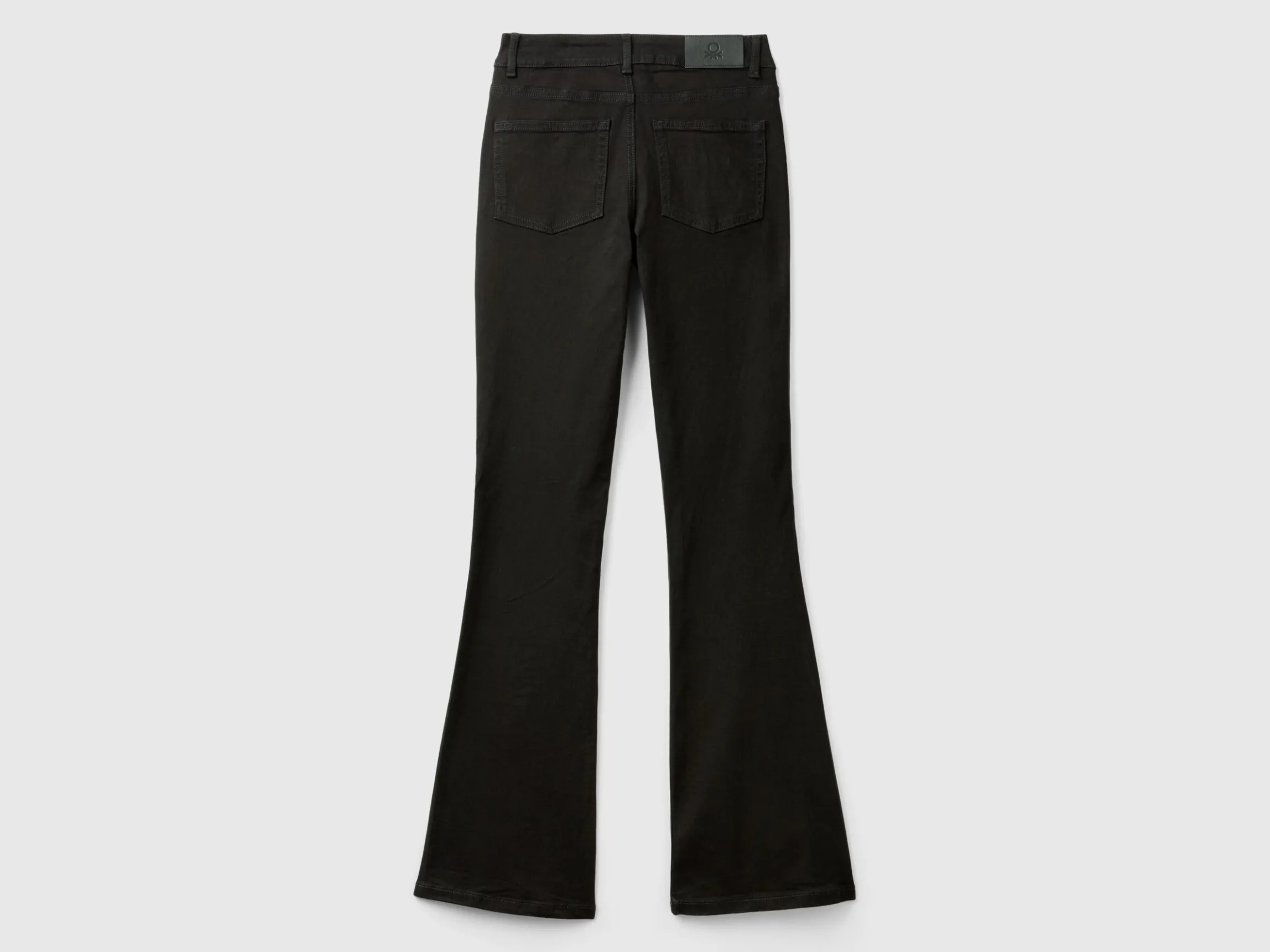 Flared jeans in recycled cotton blend