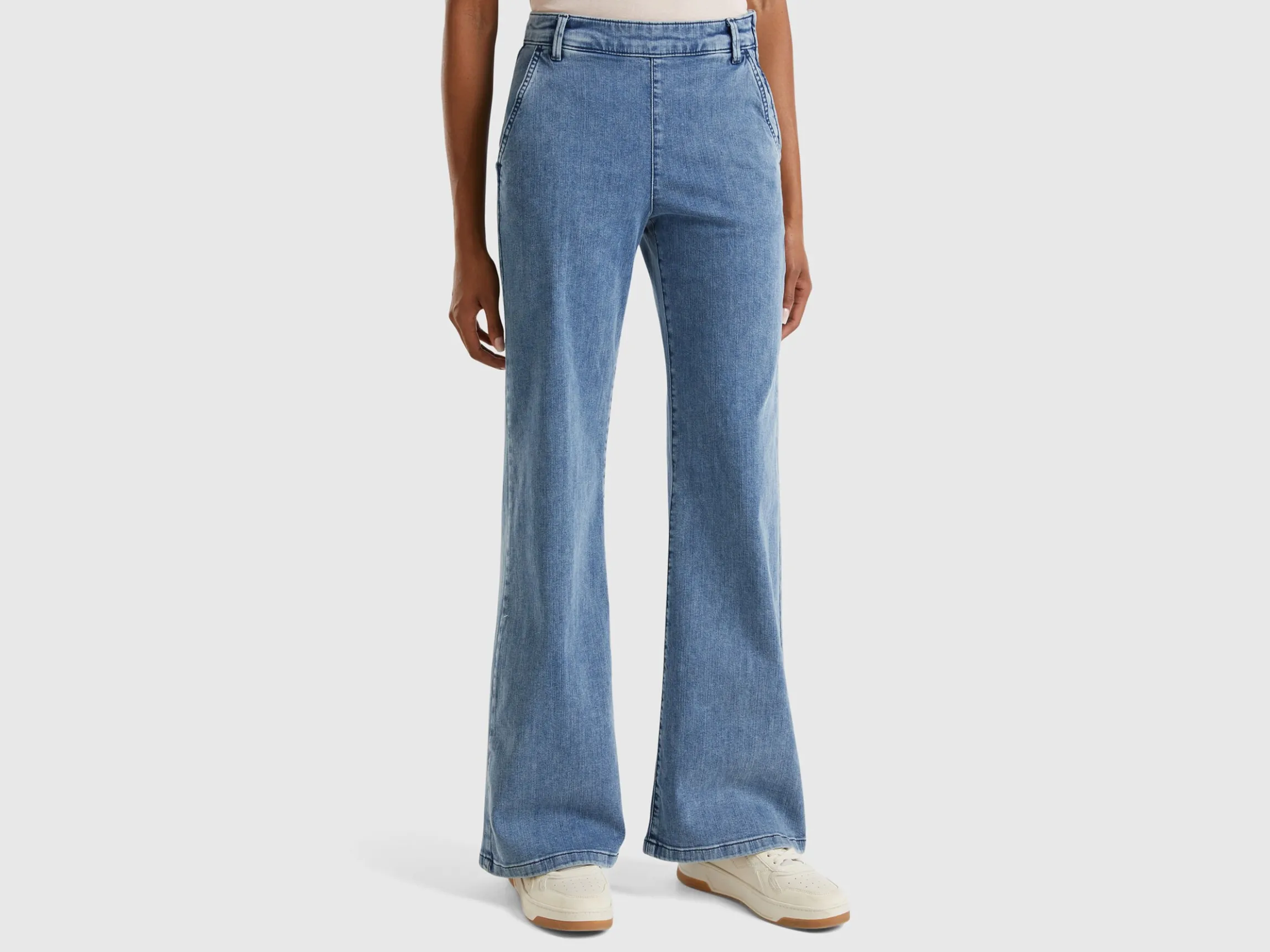 Flared jeans with zip