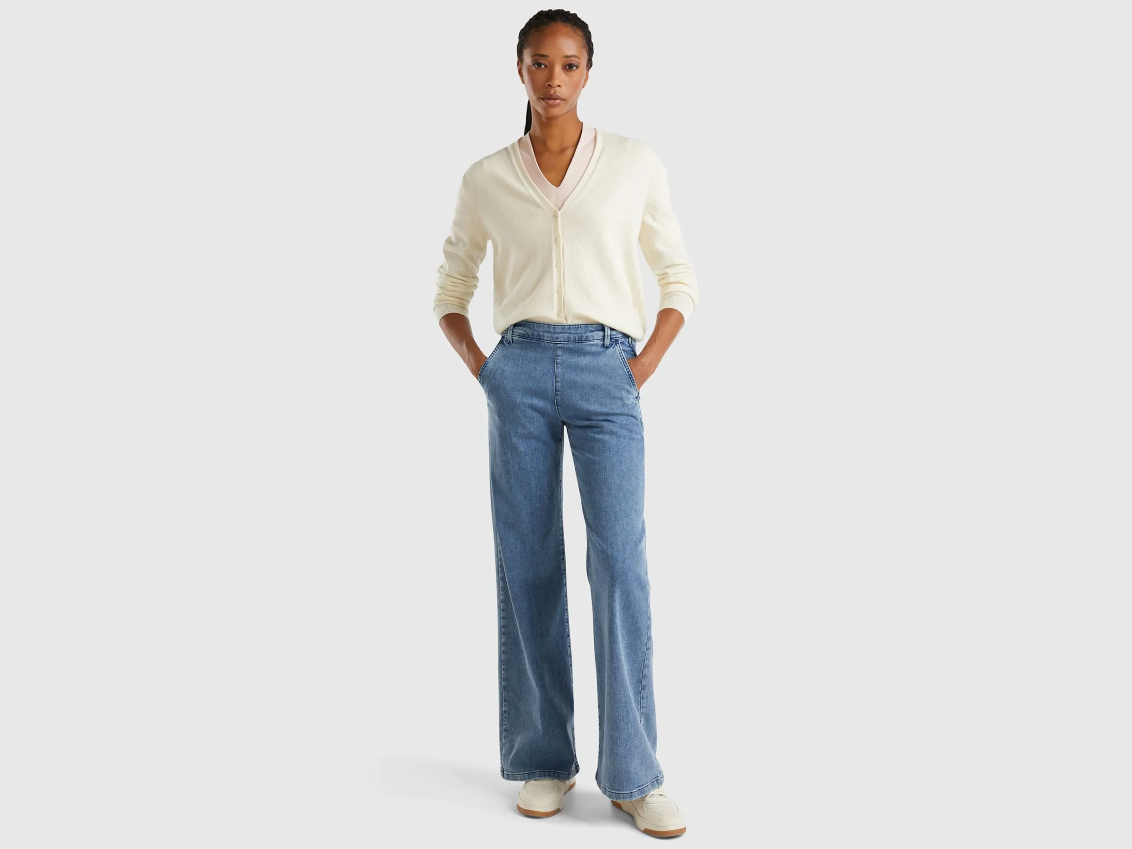 Flared jeans with zip