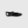 Flats with buckle