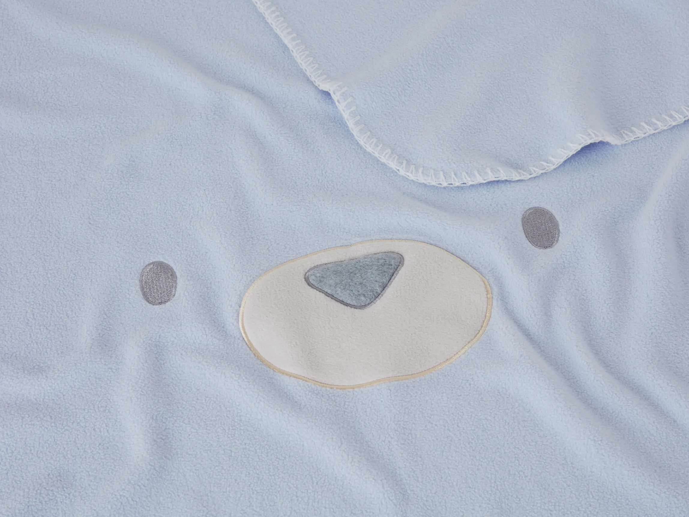Fleece blanket with animal embroidery