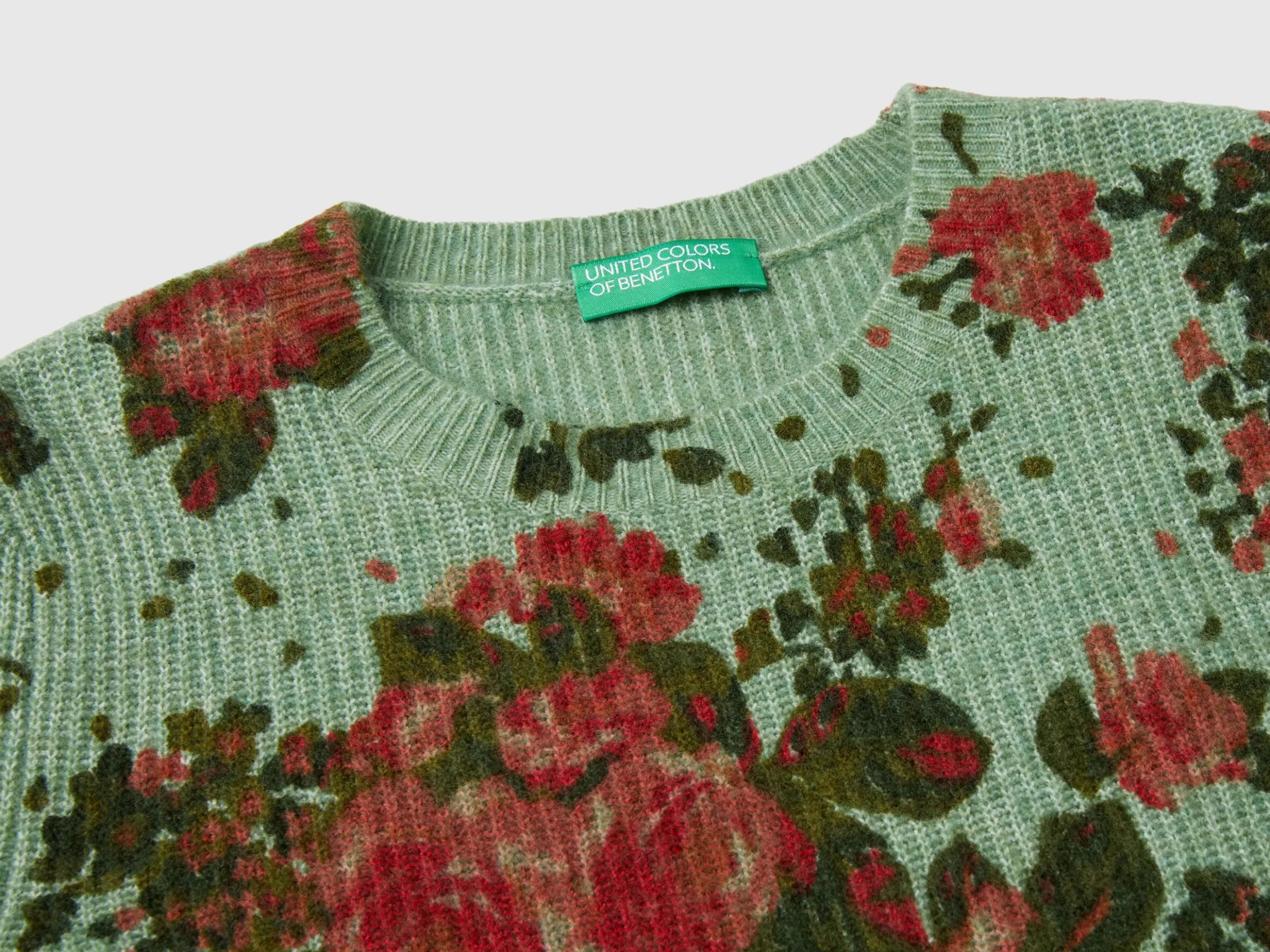 Floral sweater in recycled yarn