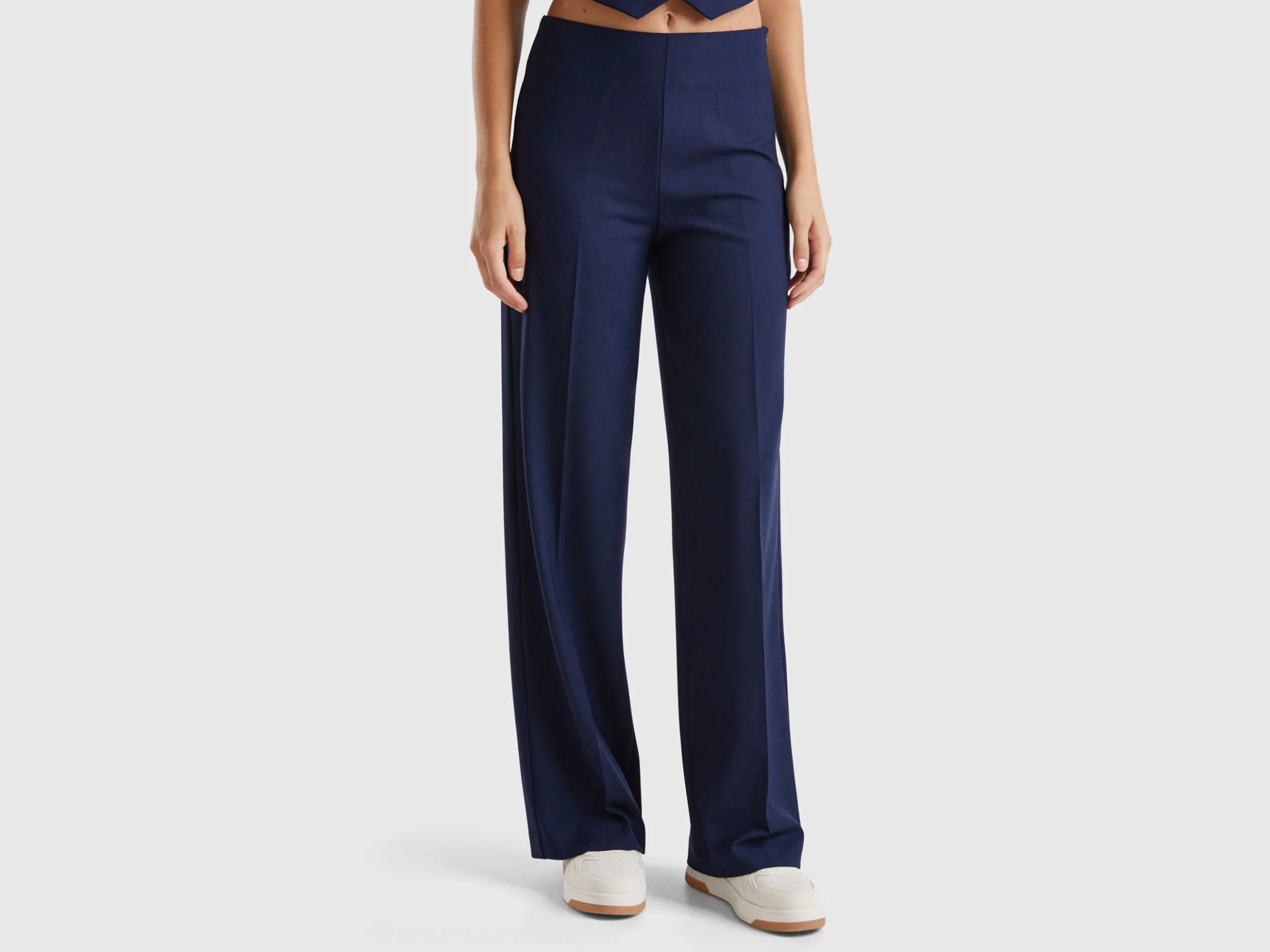 Flowy high-waisted trousers