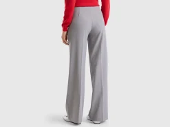 Flowy high-waisted trousers