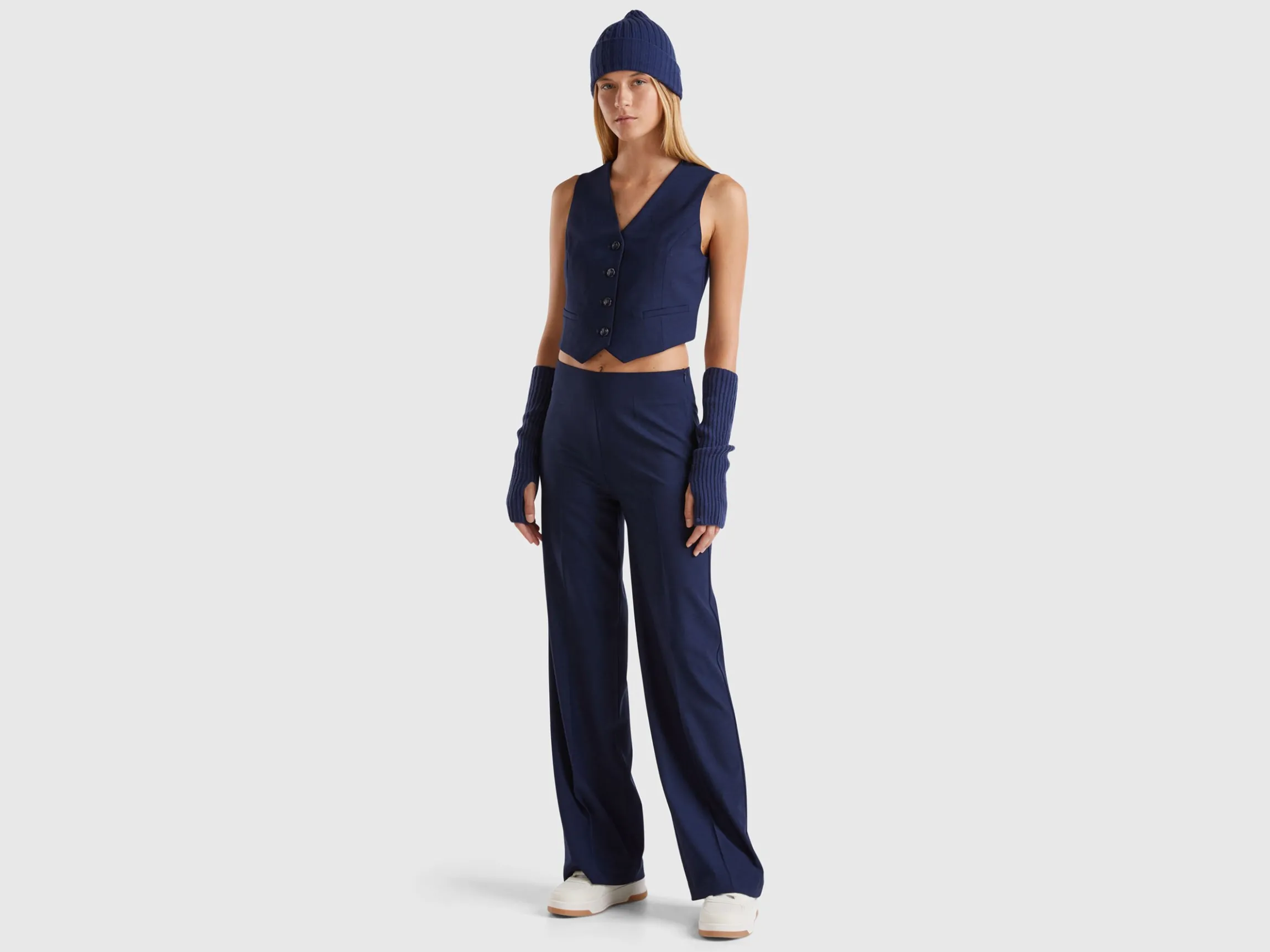 Flowy high-waisted trousers