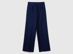 Flowy high-waisted trousers