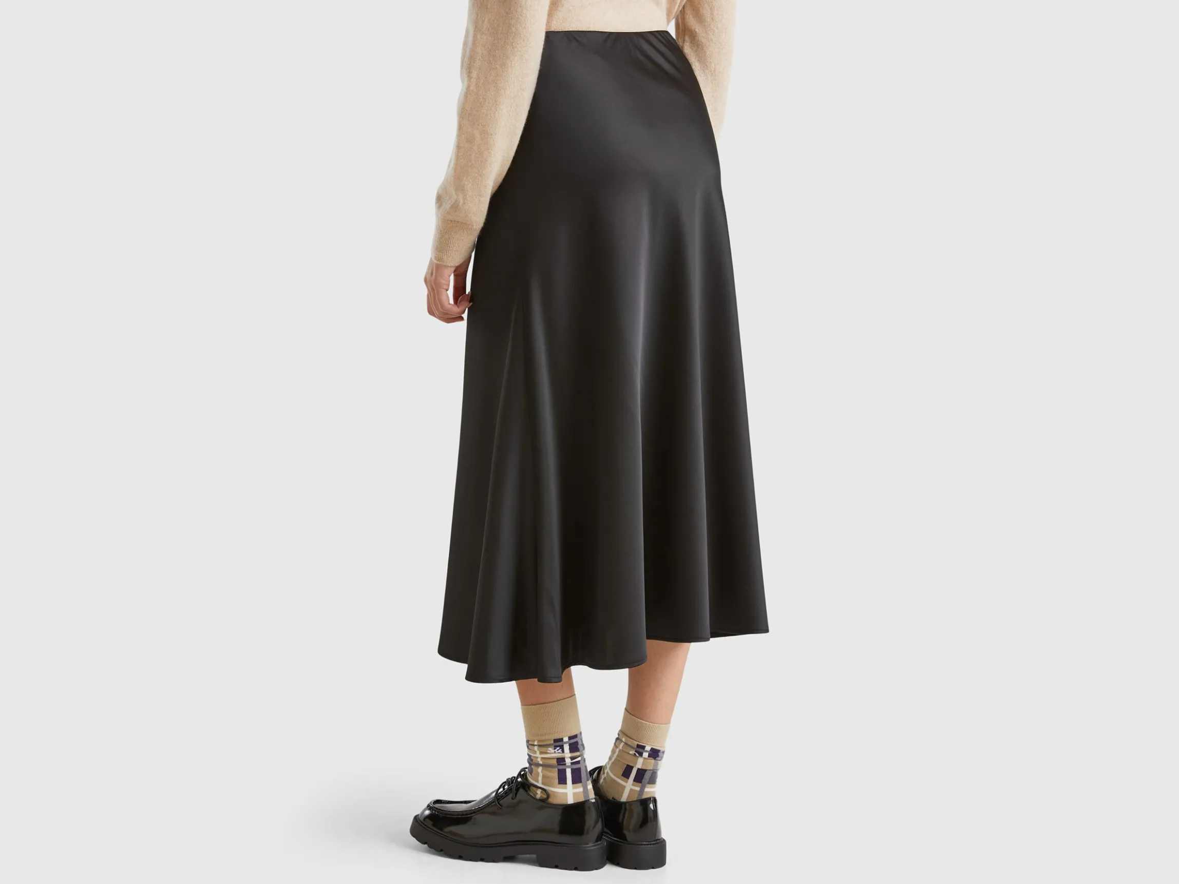 Flowy satin look skirt