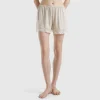 Flowy shorts with lace