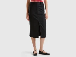 Flowy skirt with slit