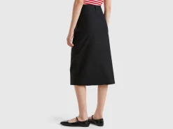 Flowy skirt with slit