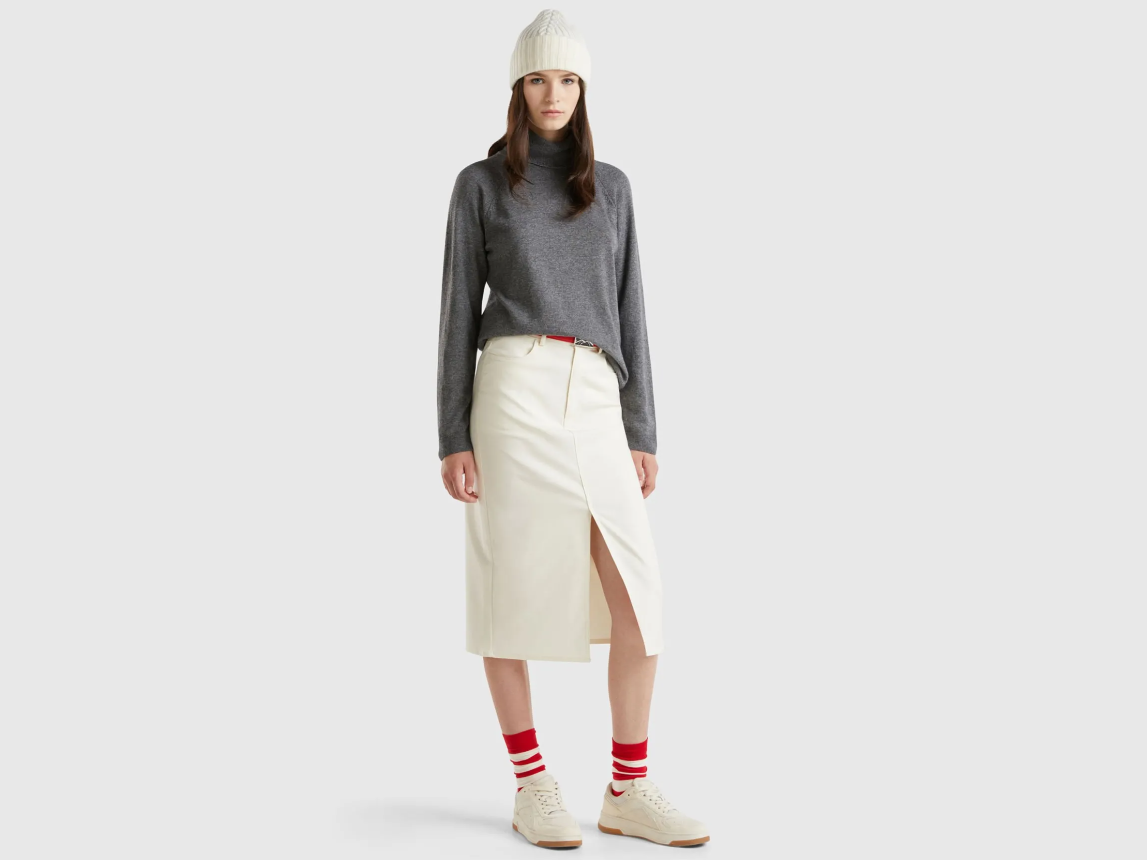 Flowy skirt with slit