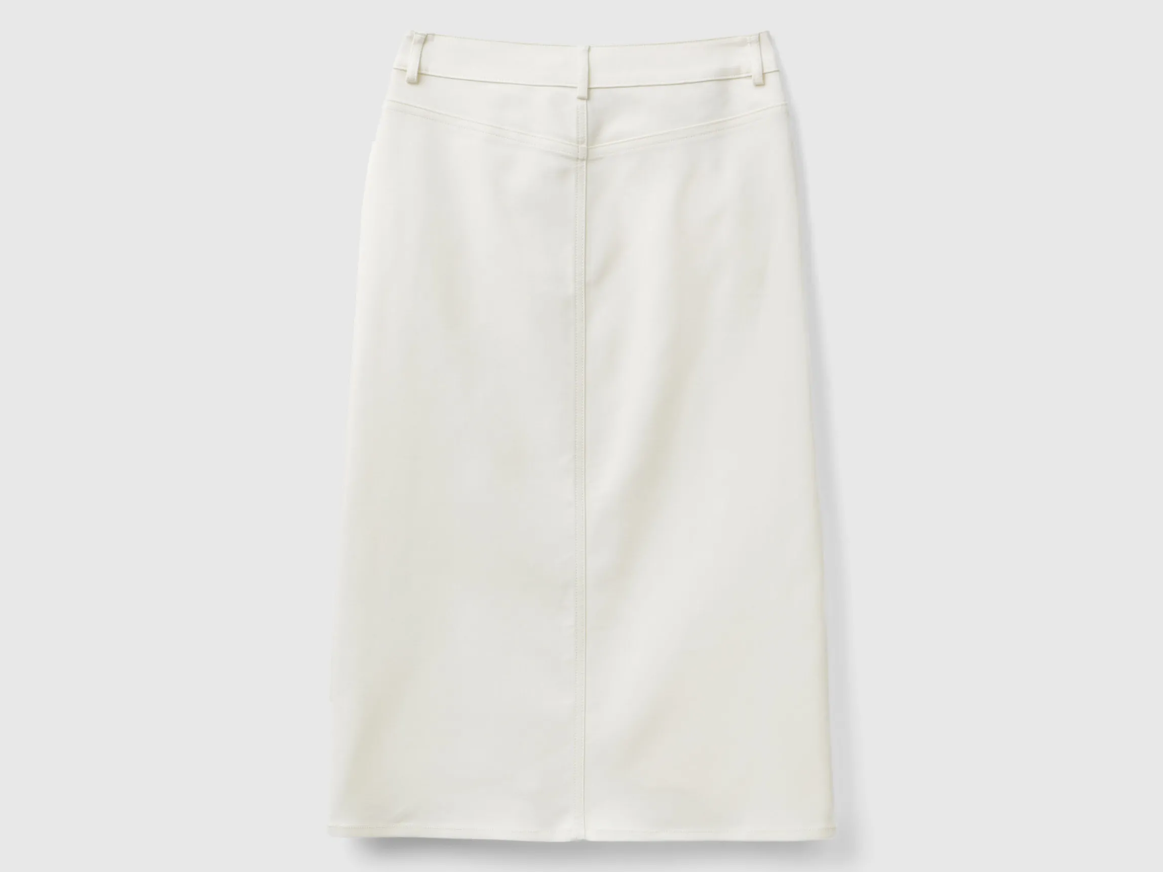 Flowy skirt with slit