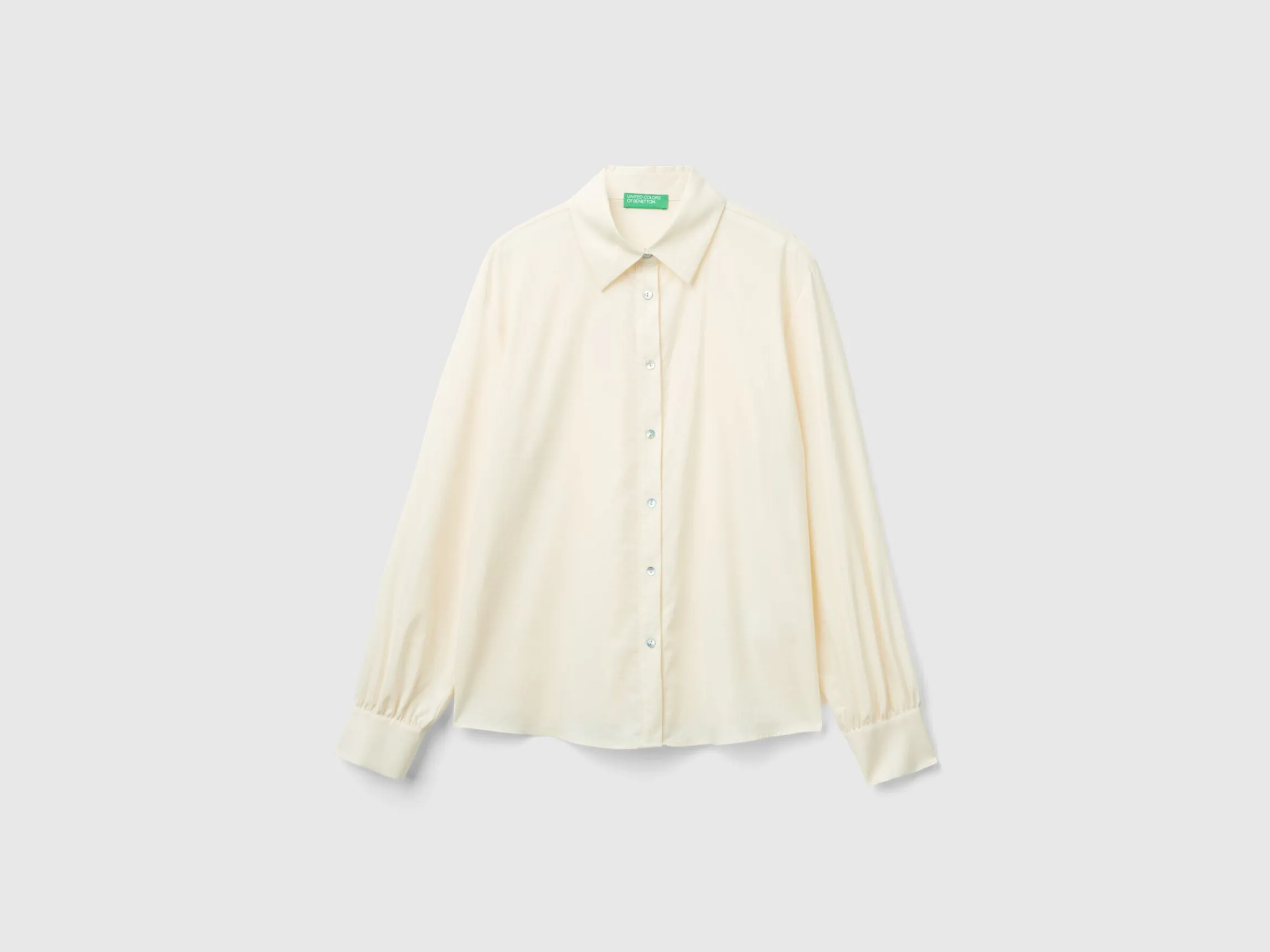 Flowy stretch shirt