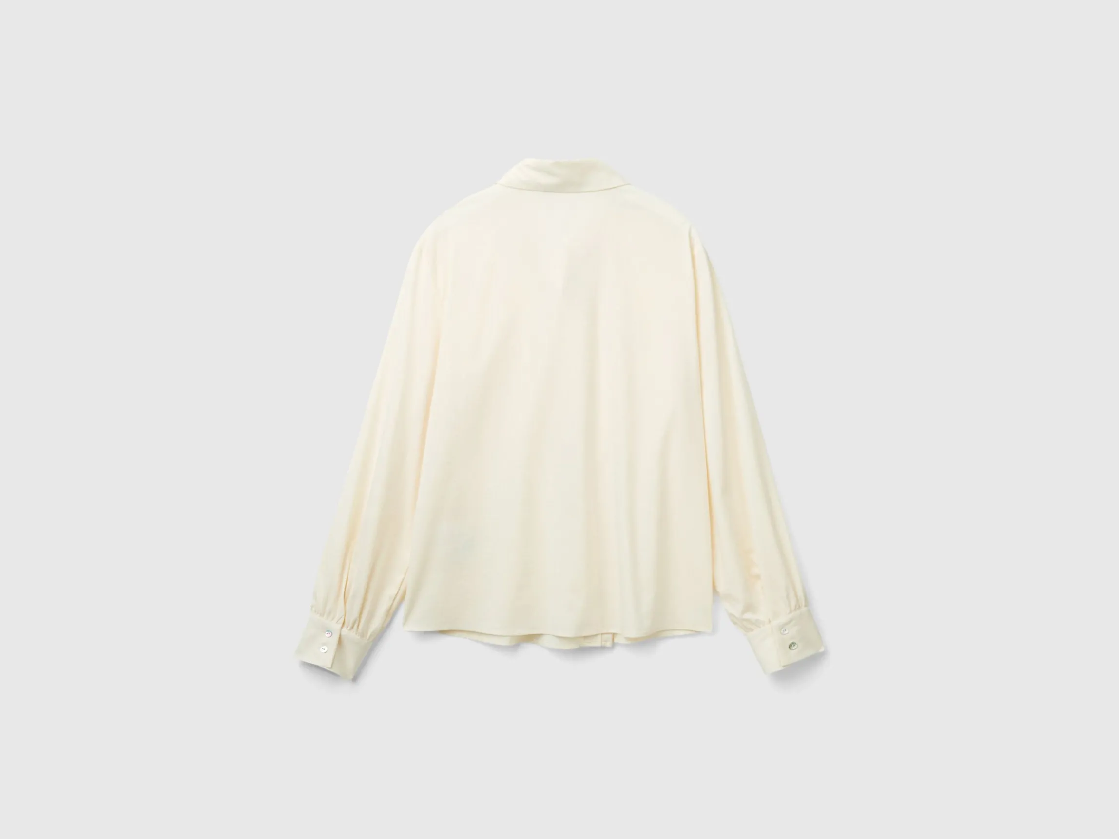 Flowy stretch shirt