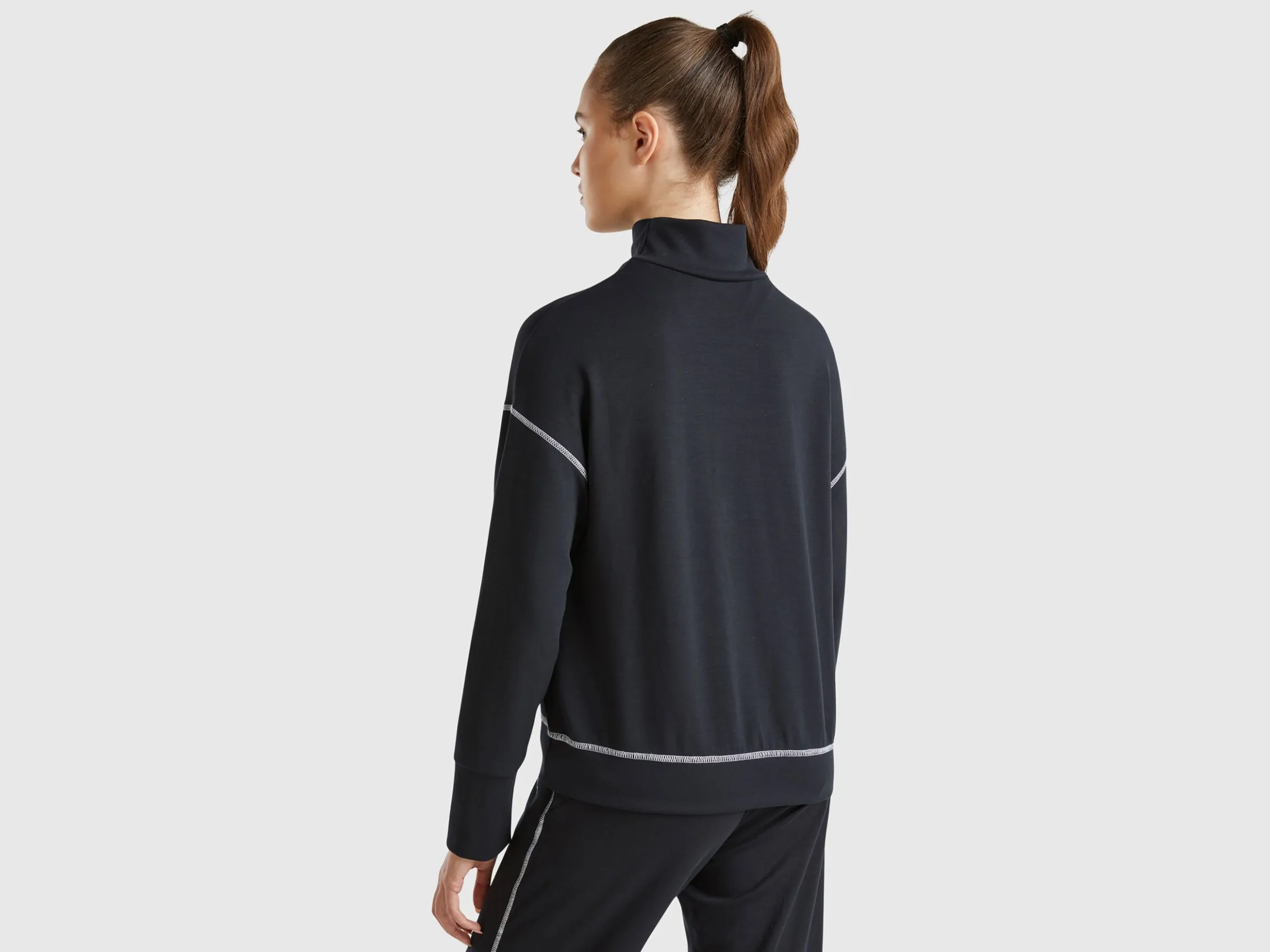 Flowy stretch sweatshirt