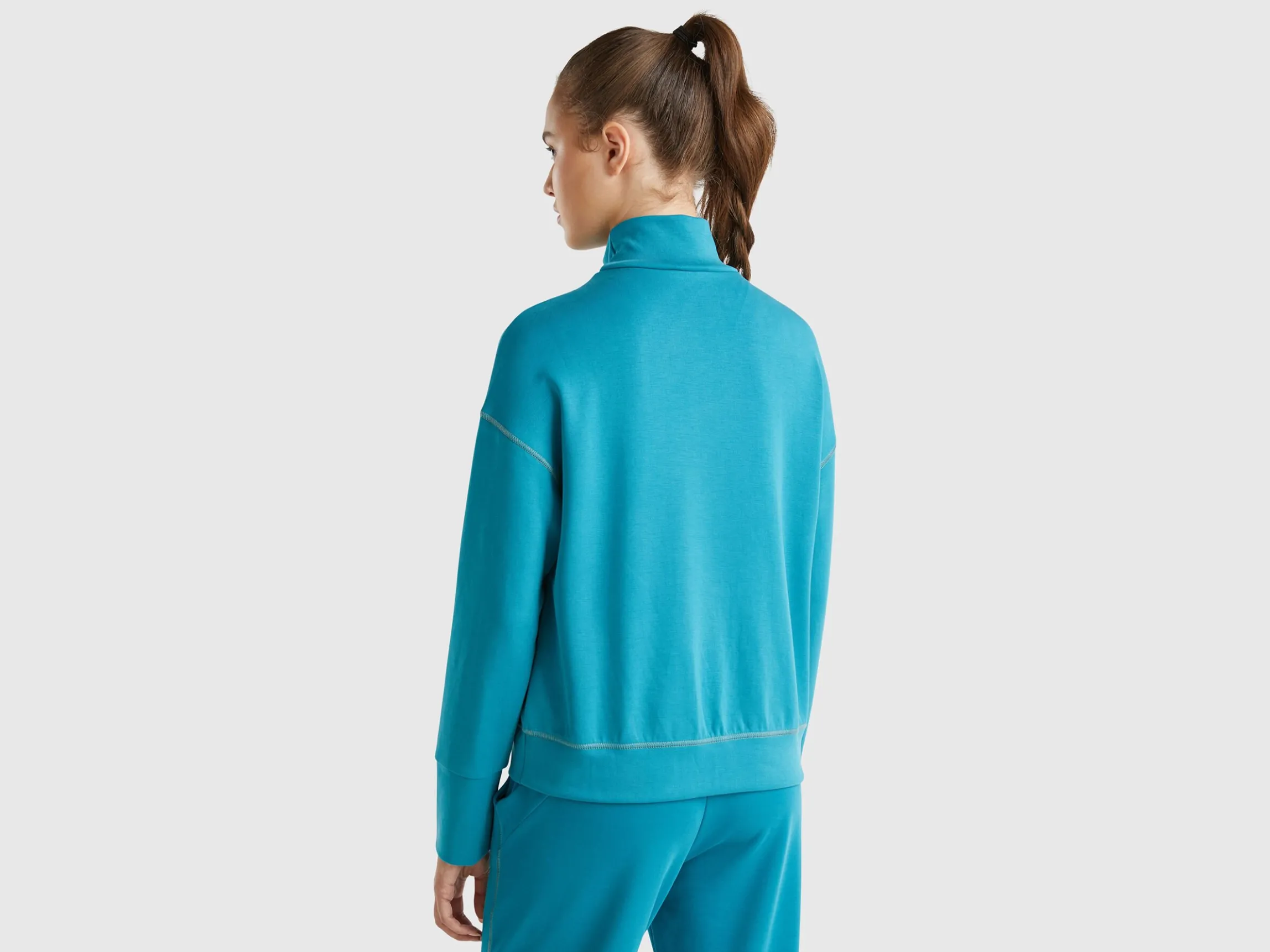 Flowy stretch sweatshirt