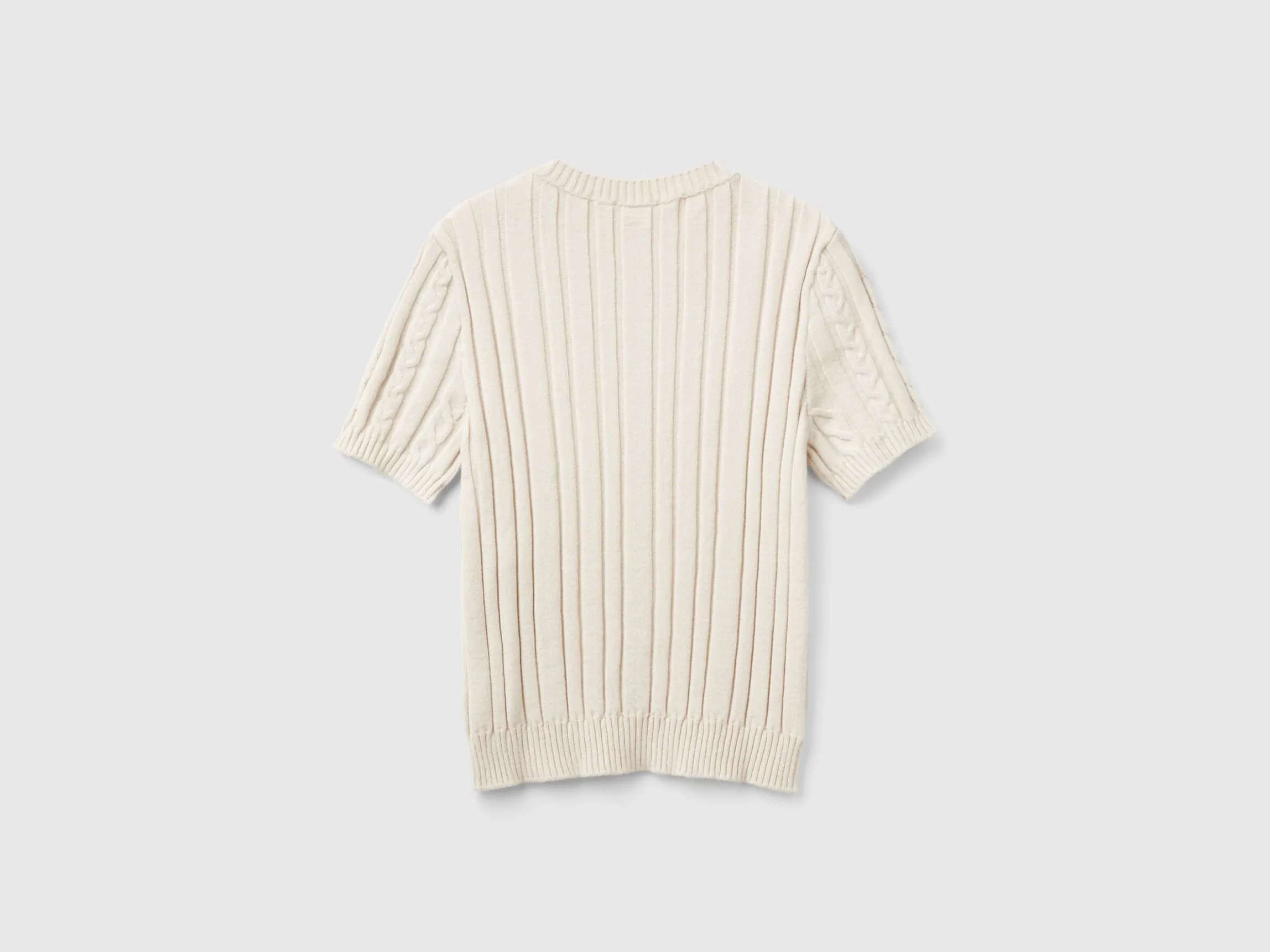 Flowy sweater with short sleeves