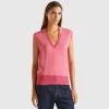 Flowy sweater with V-neck and laces