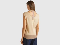 Flowy sweater with V-neck and laces