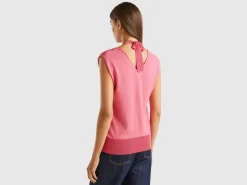 Flowy sweater with V-neck and laces