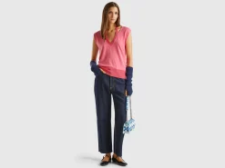 Flowy sweater with V-neck and laces