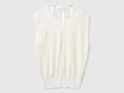 Flowy sweater with V-neck and laces