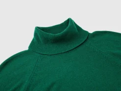 Forest green turtleneck in wool and cashmere blend