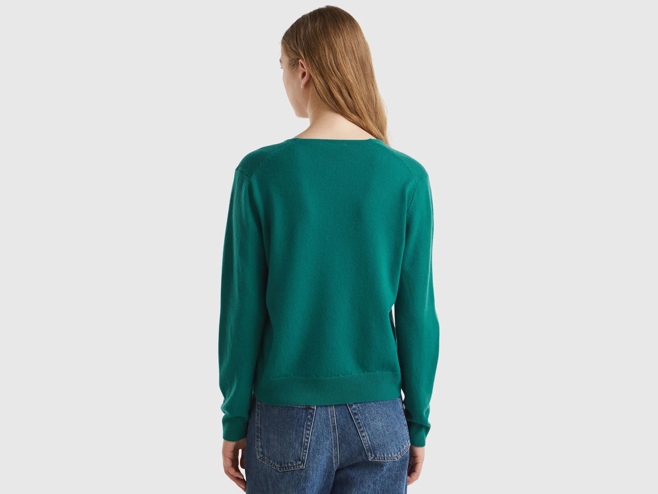 Forest green V-neck sweater in pure Merino wool