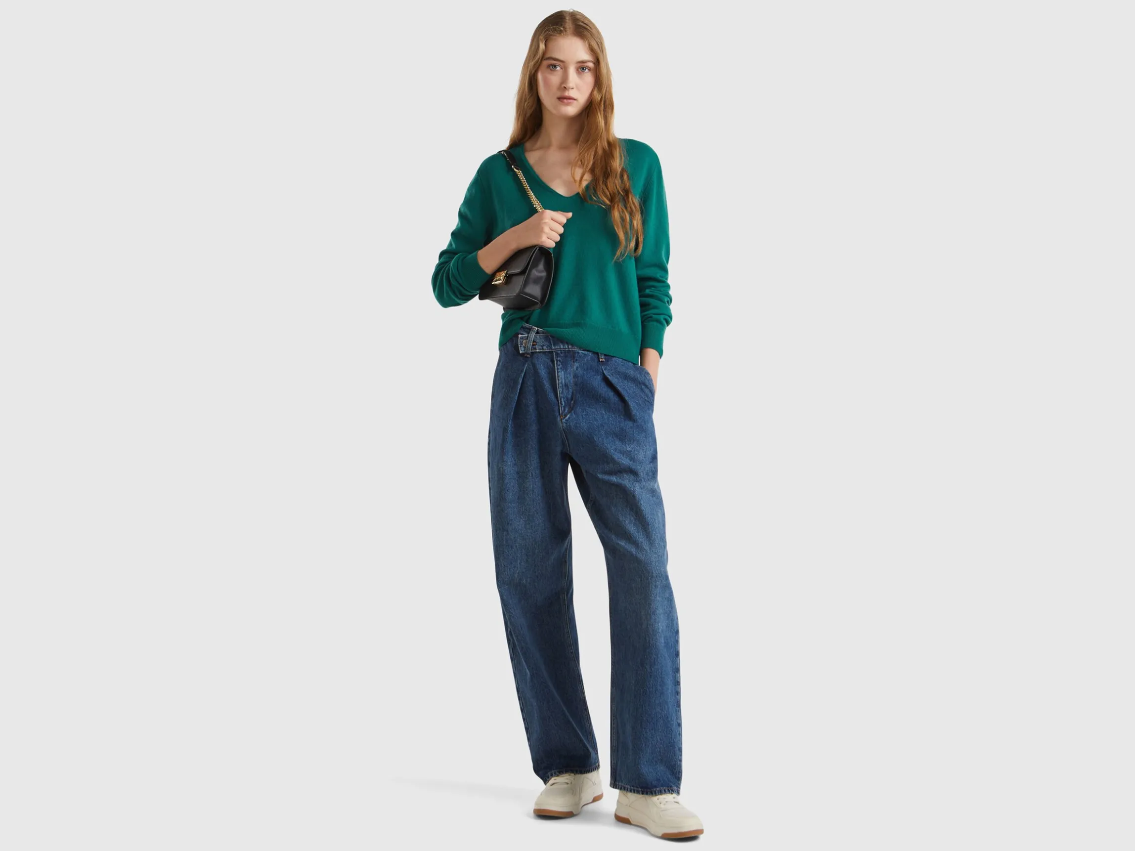 Forest green V-neck sweater in pure Merino wool