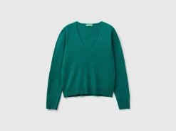 Forest green V-neck sweater in pure Merino wool