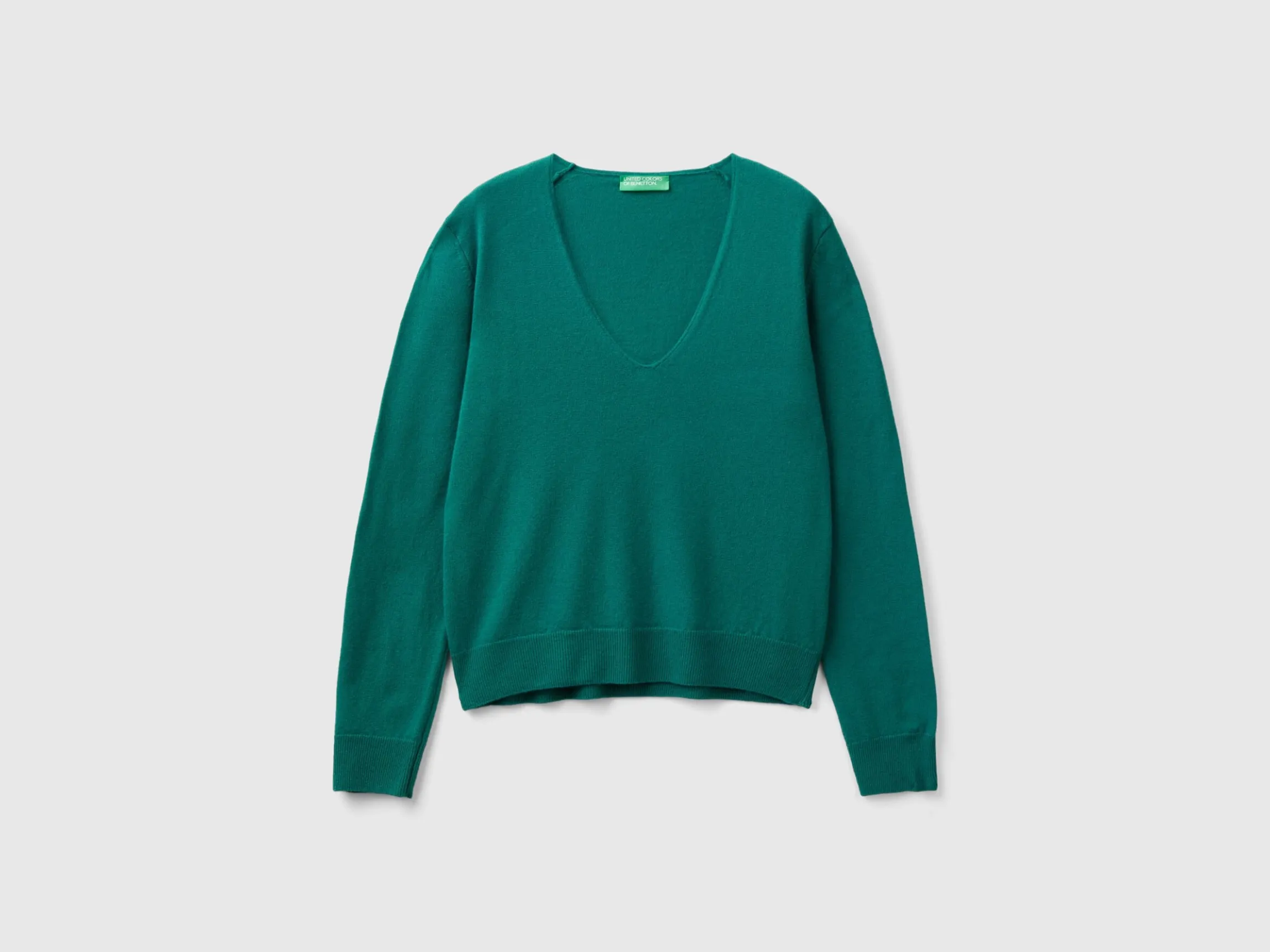 Forest green V-neck sweater in pure Merino wool