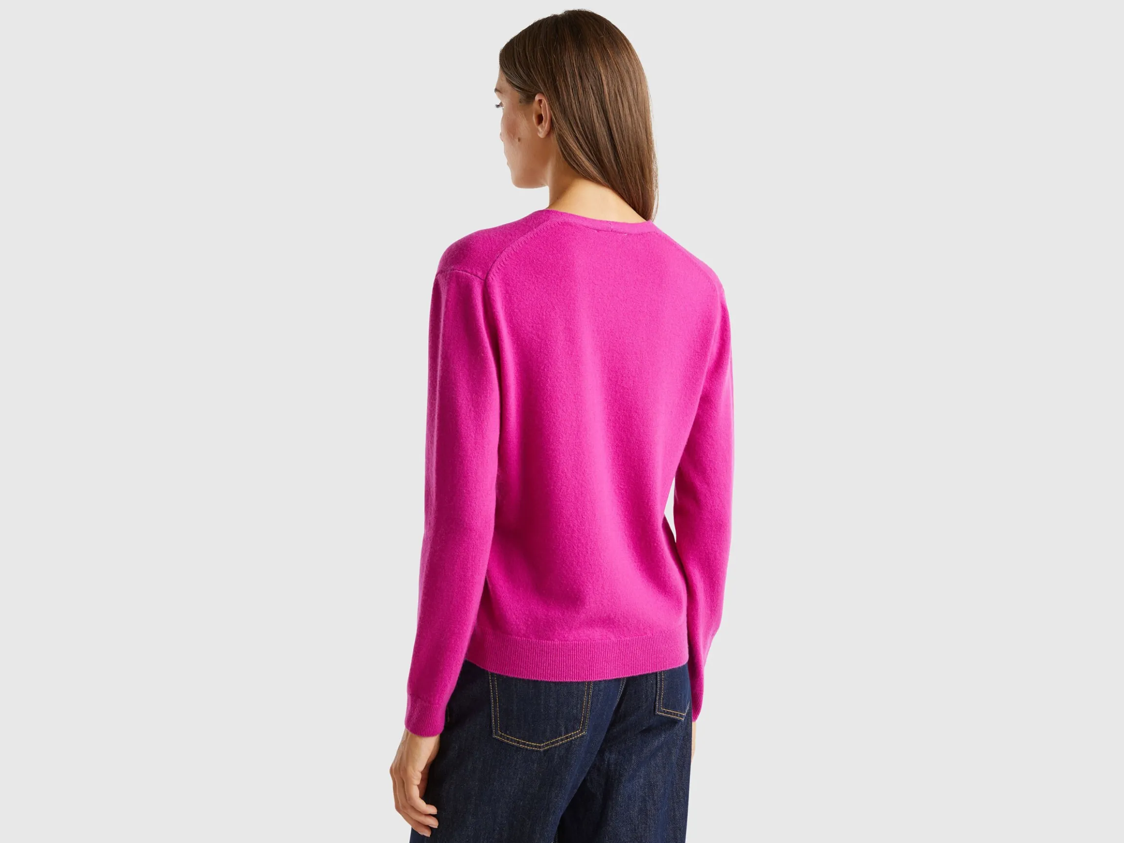 Fuchsia cyclamen V-neck cardigan in pure Merino wool