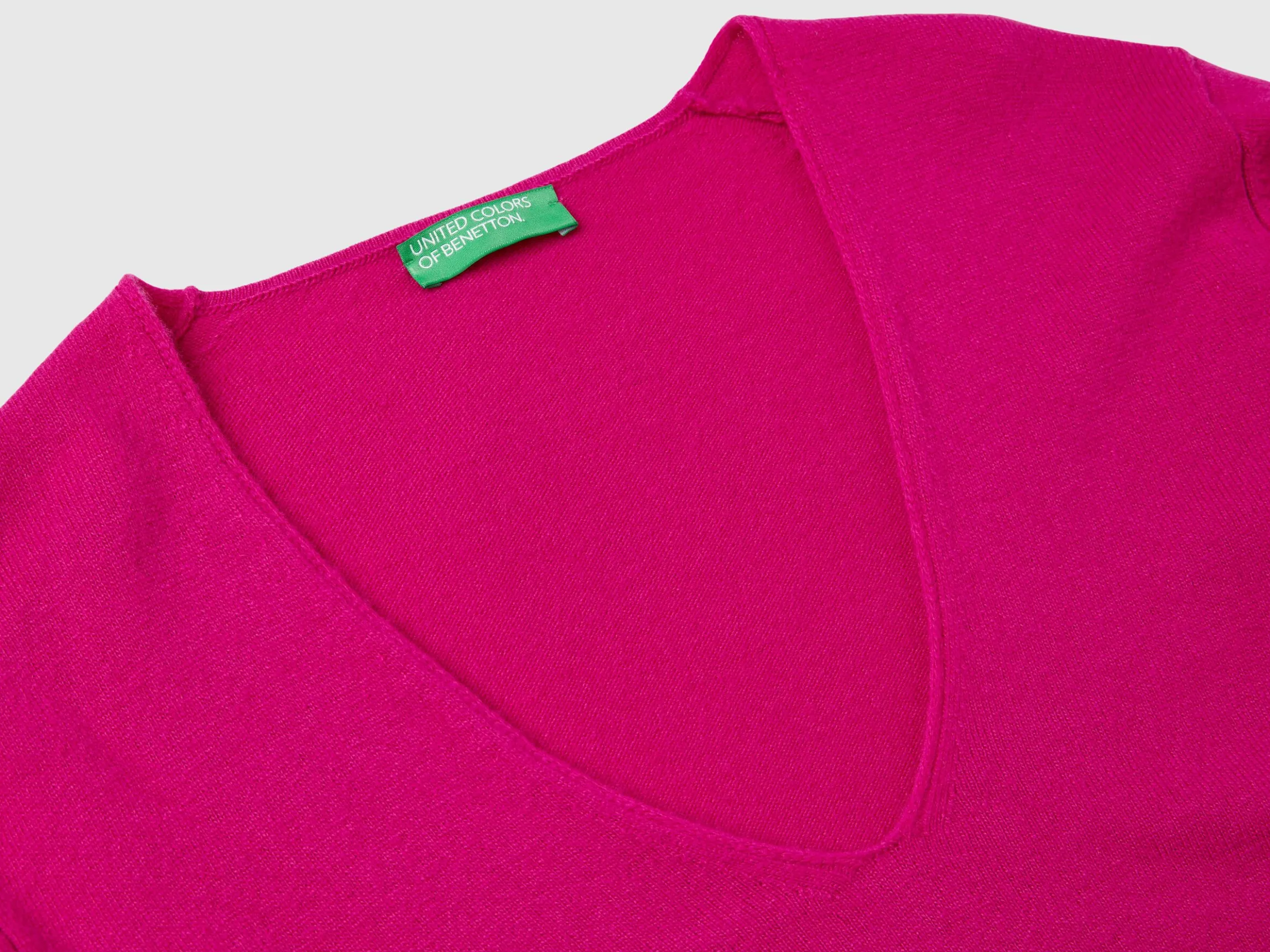 Fuchsia cyclamen V-neck sweater in pure Merino wool