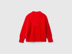 Furry yarn sweater