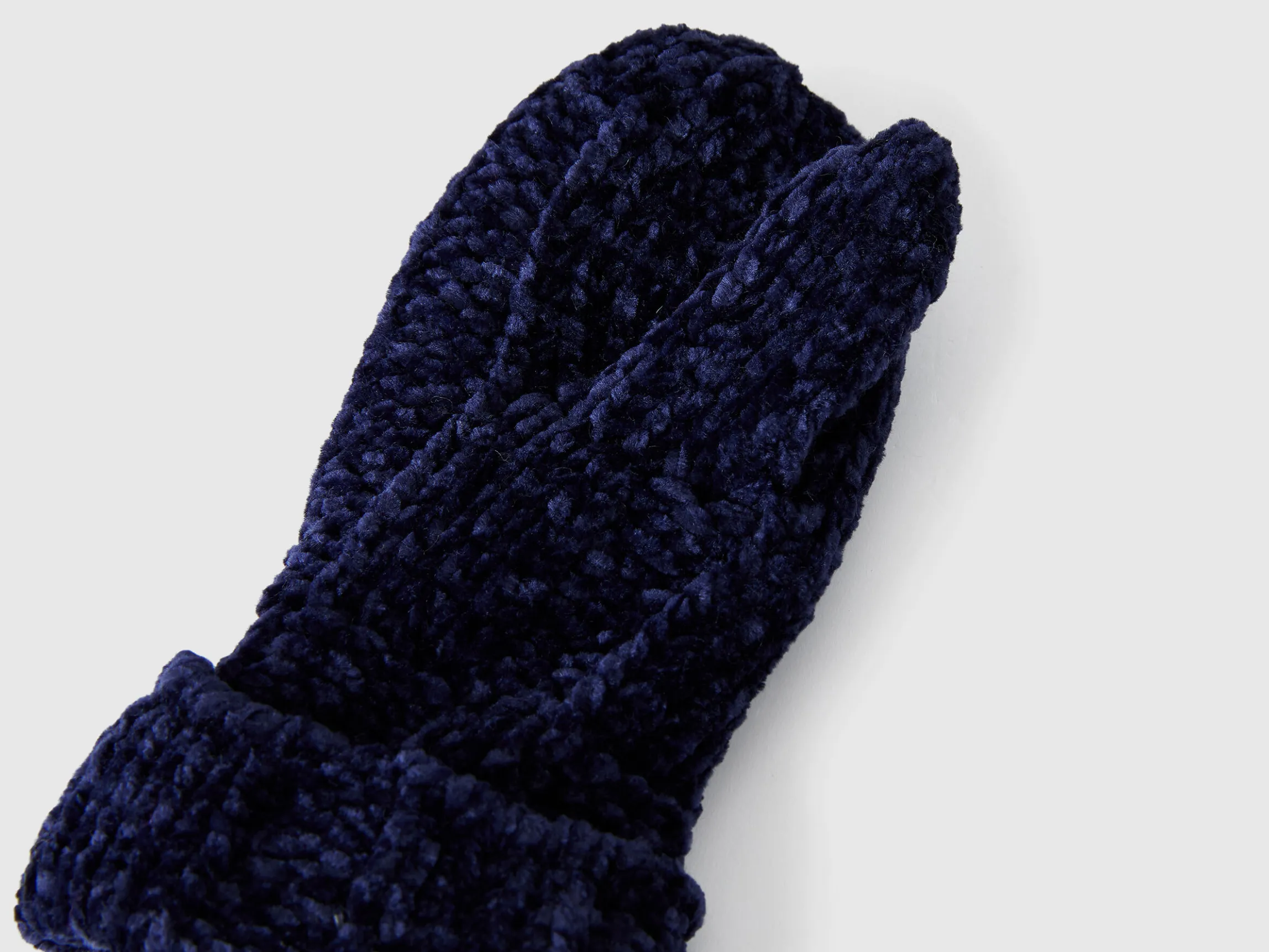 Gloves in chenille