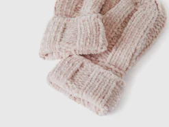 Gloves in chenille