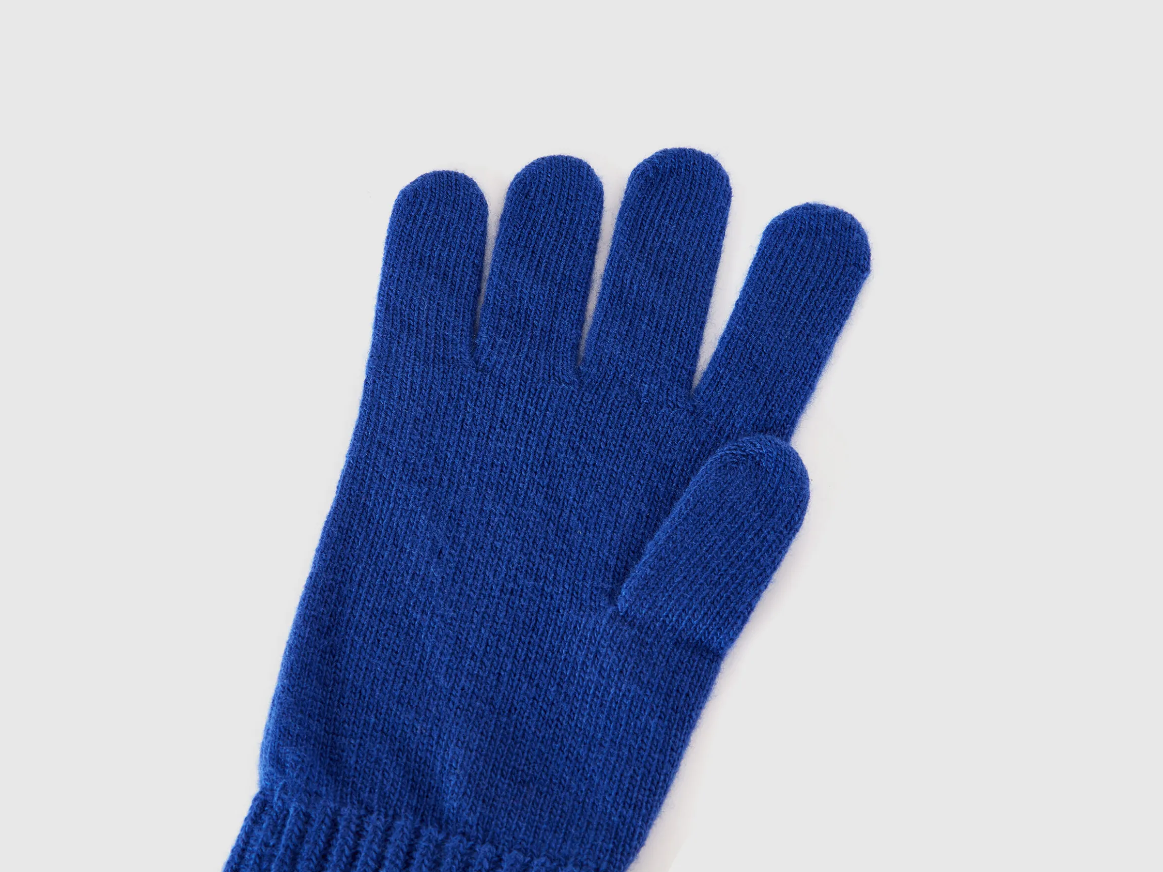 Gloves in pure virgin wool