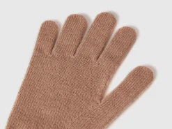 Gloves with cable knit