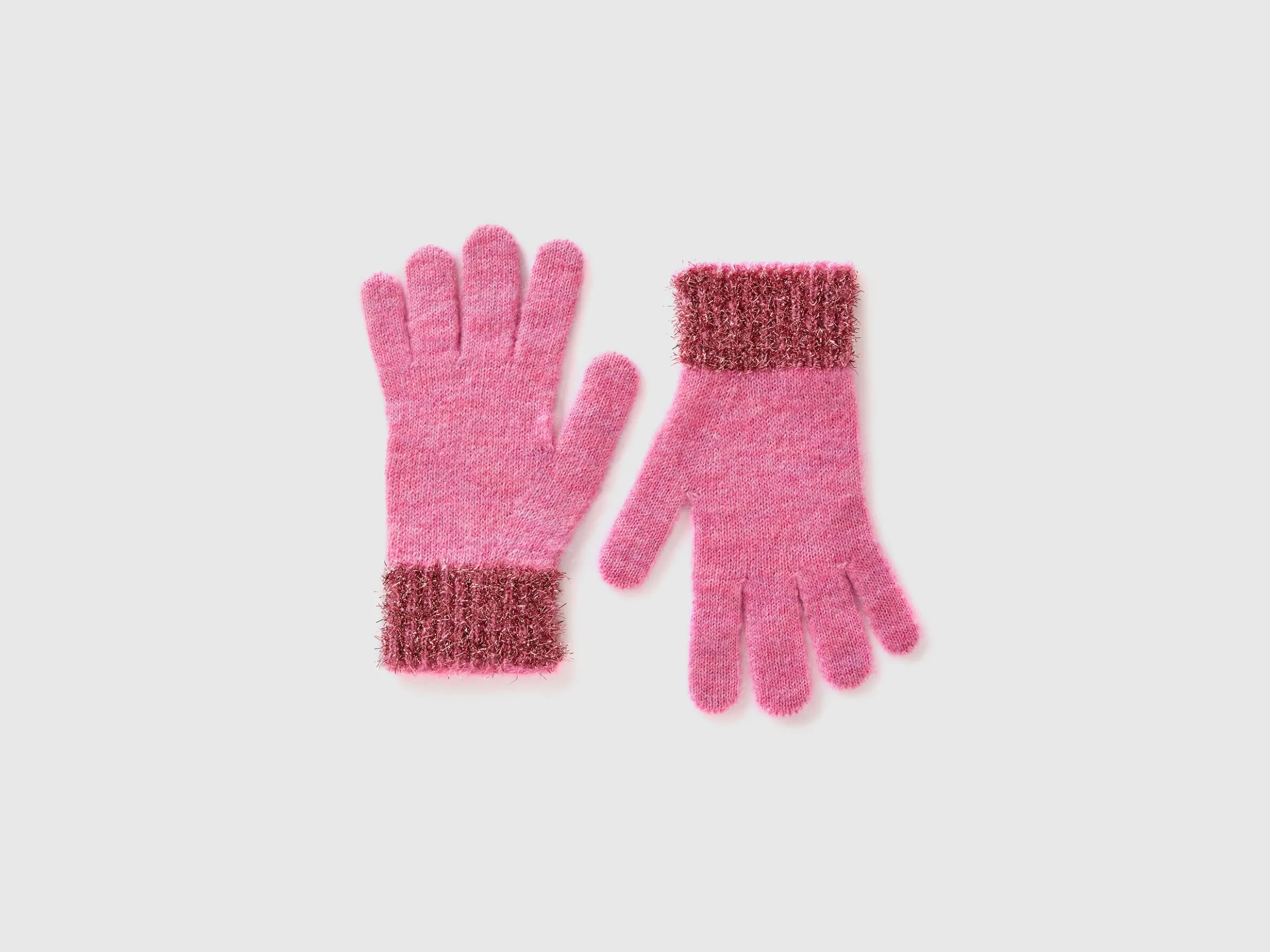 Gloves with lurex