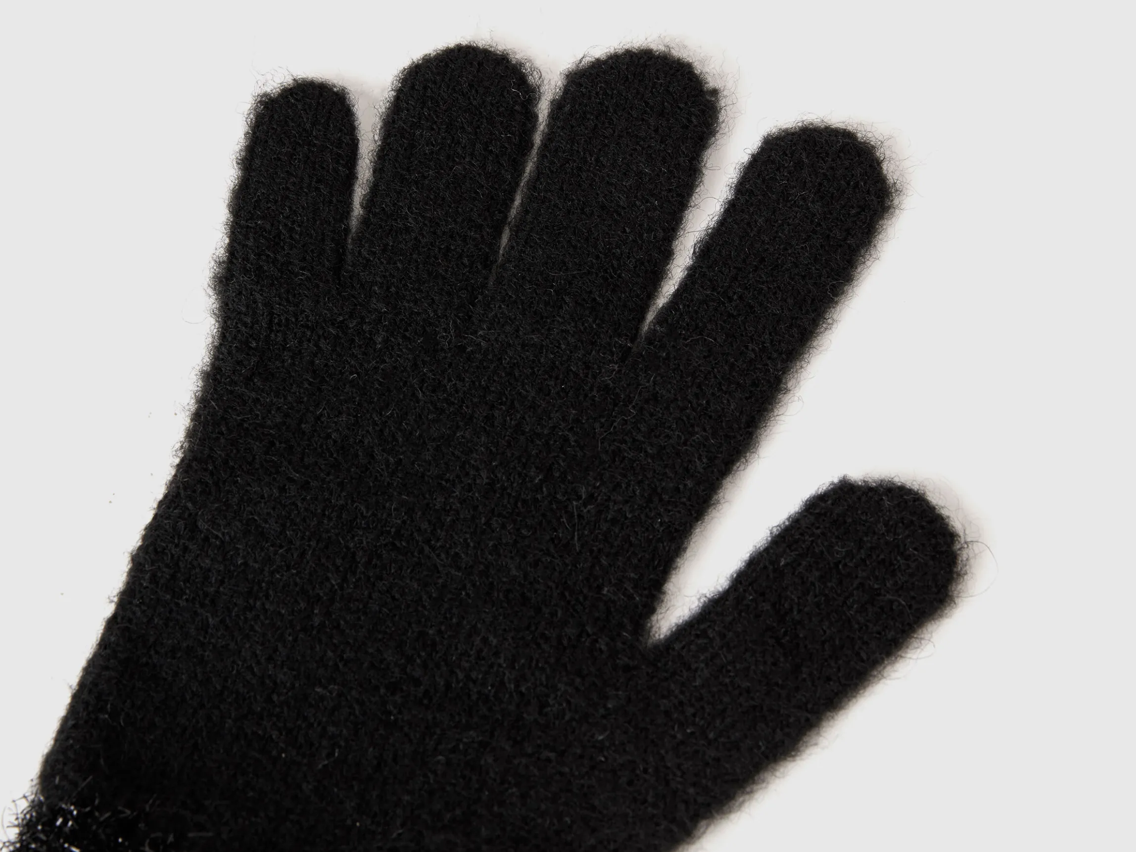 Gloves with lurex