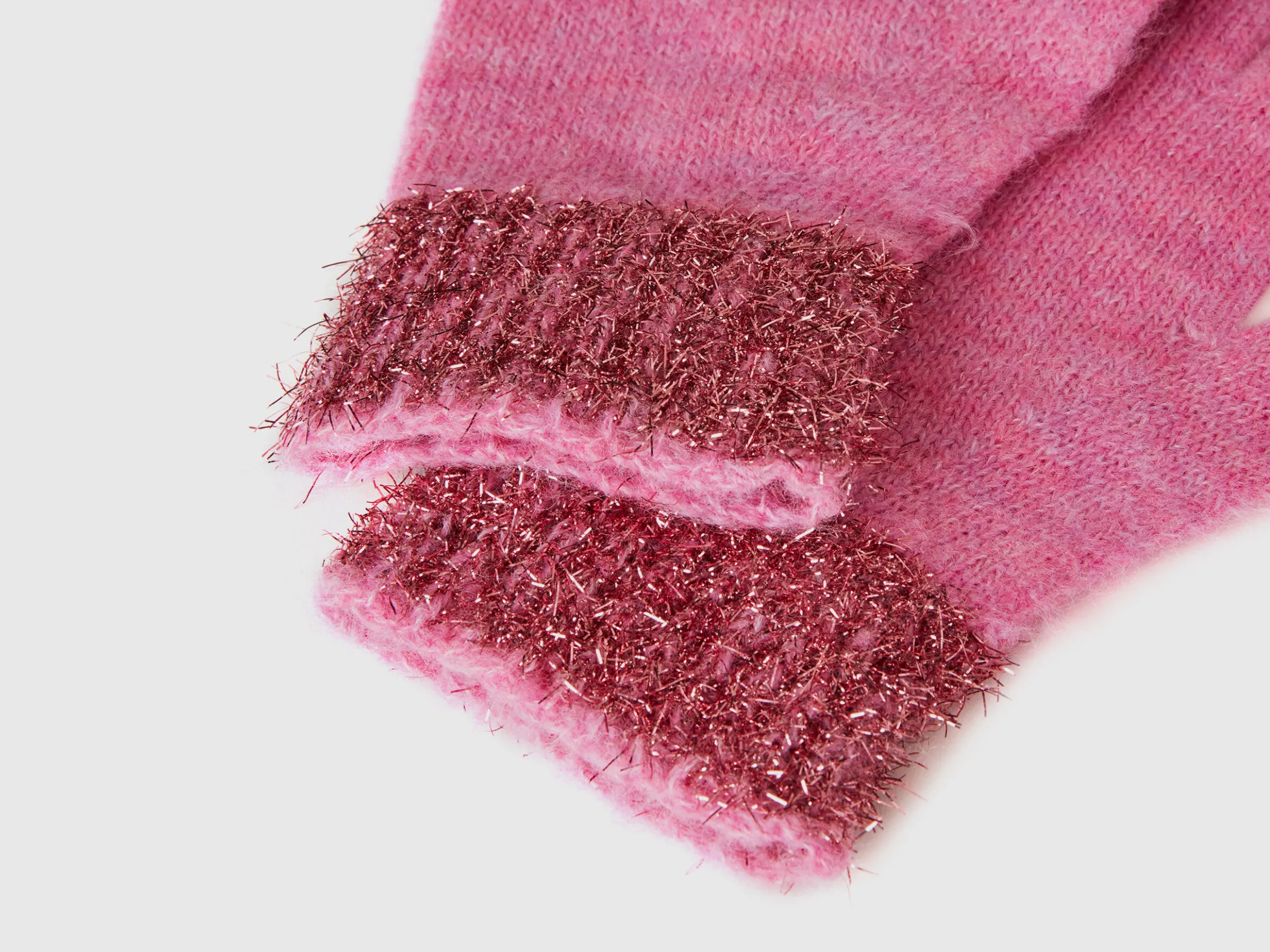 Gloves with lurex
