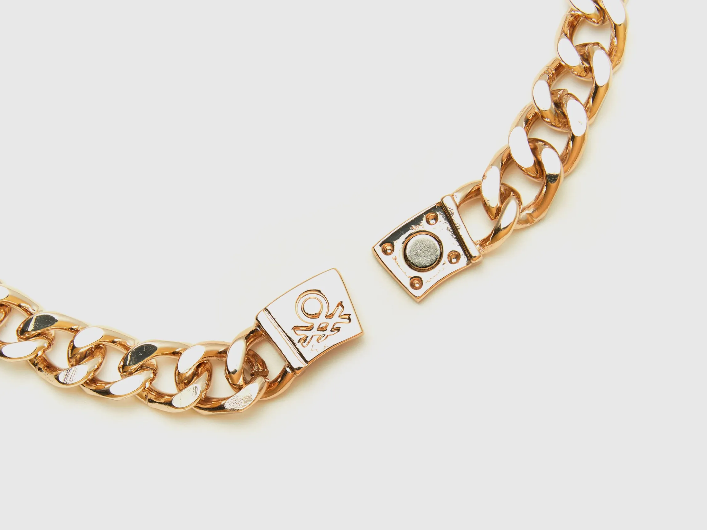 Gold chain necklace