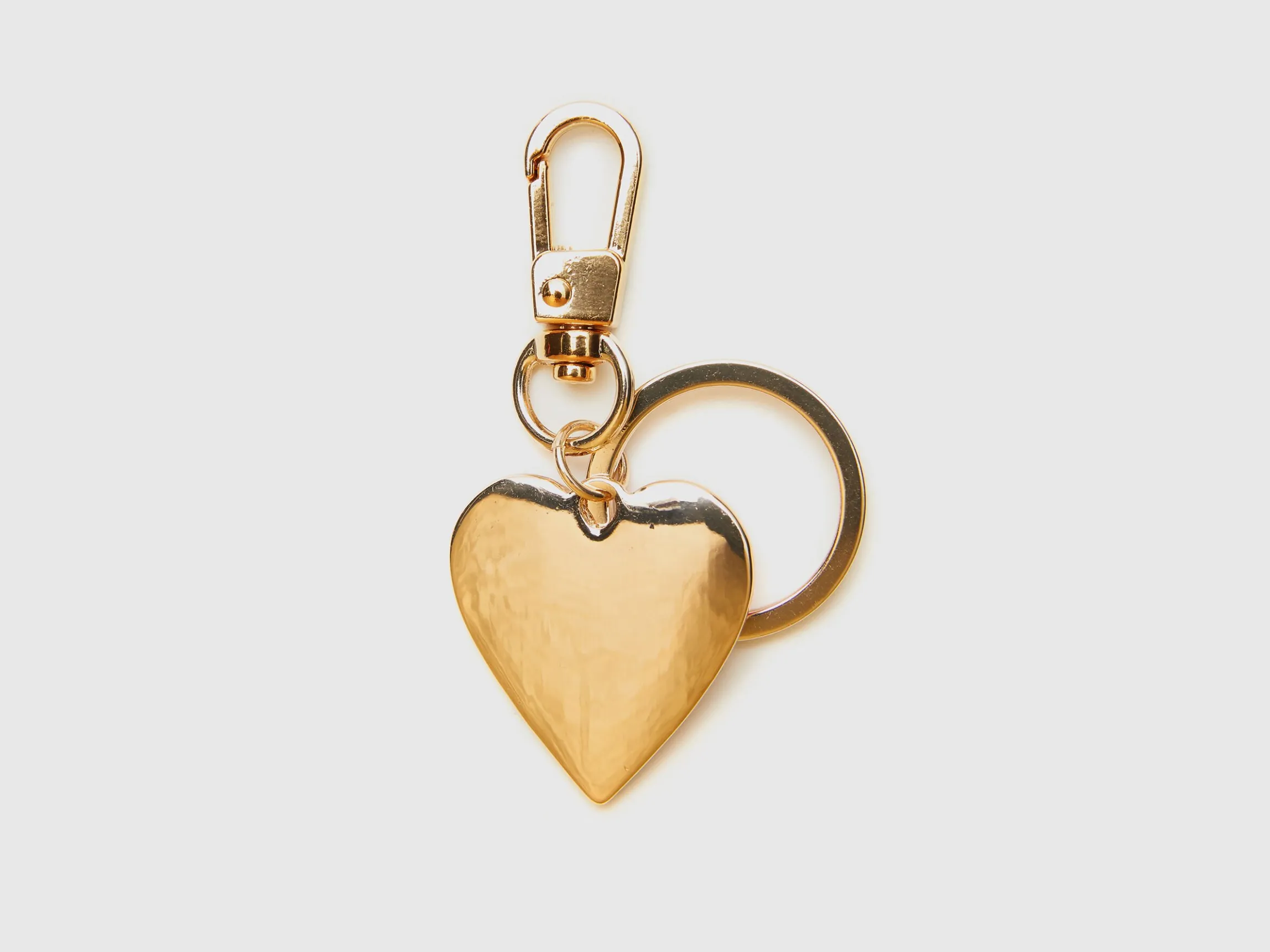 Gold keychain with heart pendant