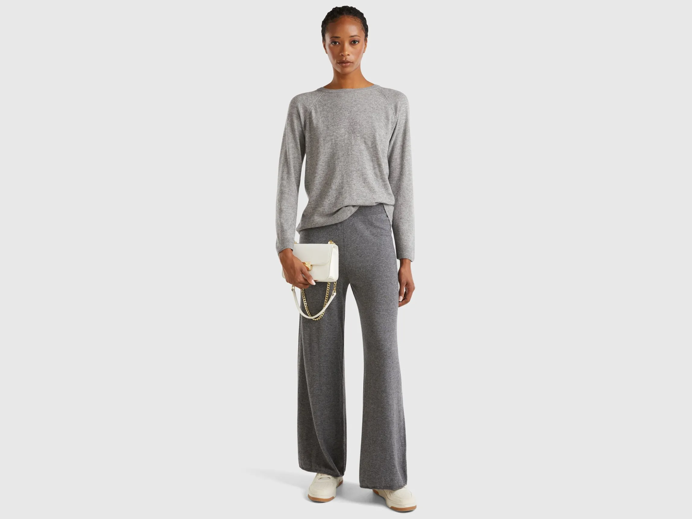 Gray crew neck sweater in cashmere and wool blend