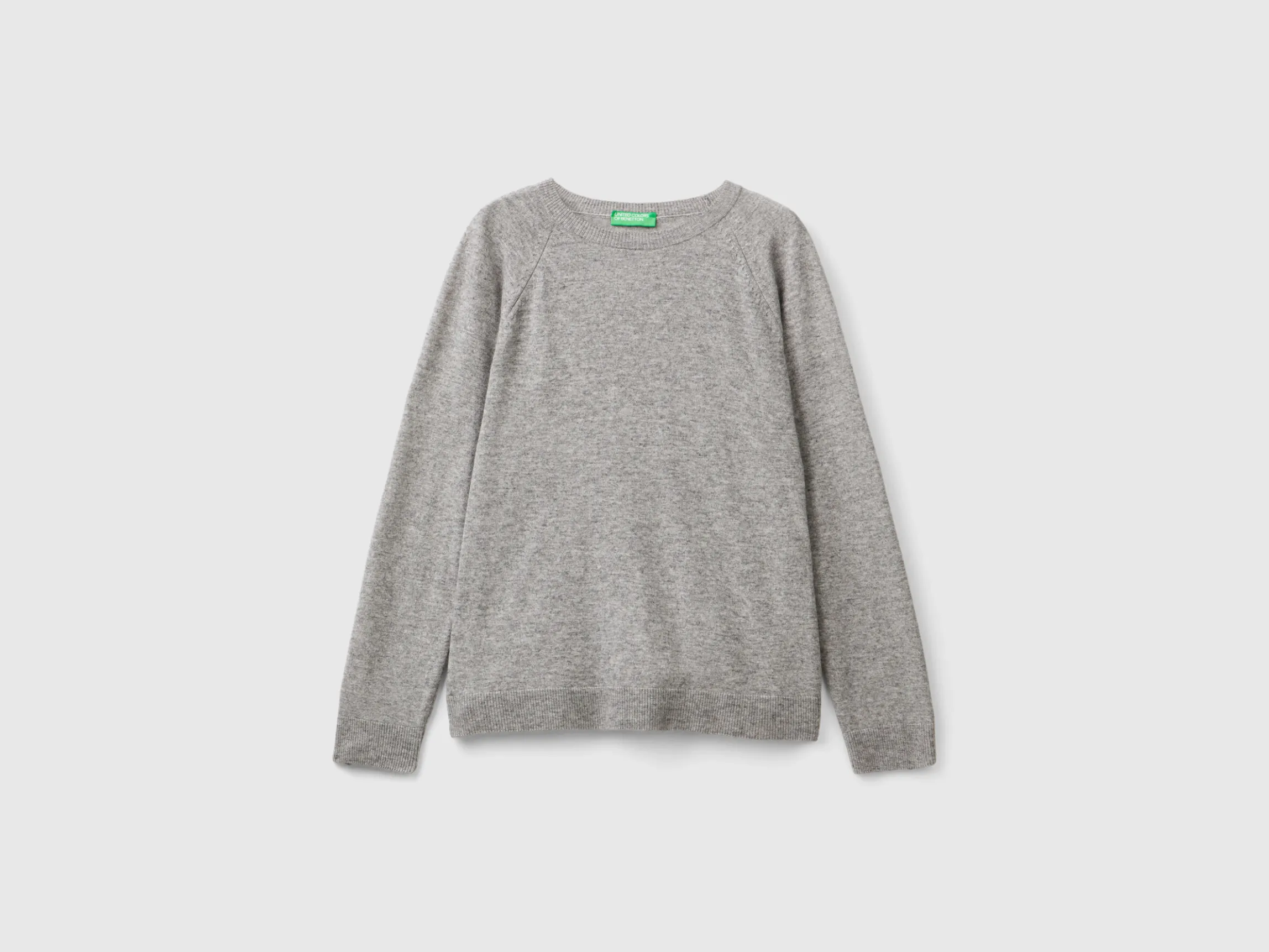 Gray crew neck sweater in cashmere and wool blend