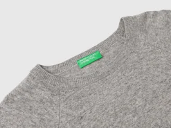 Gray crew neck sweater in cashmere and wool blend