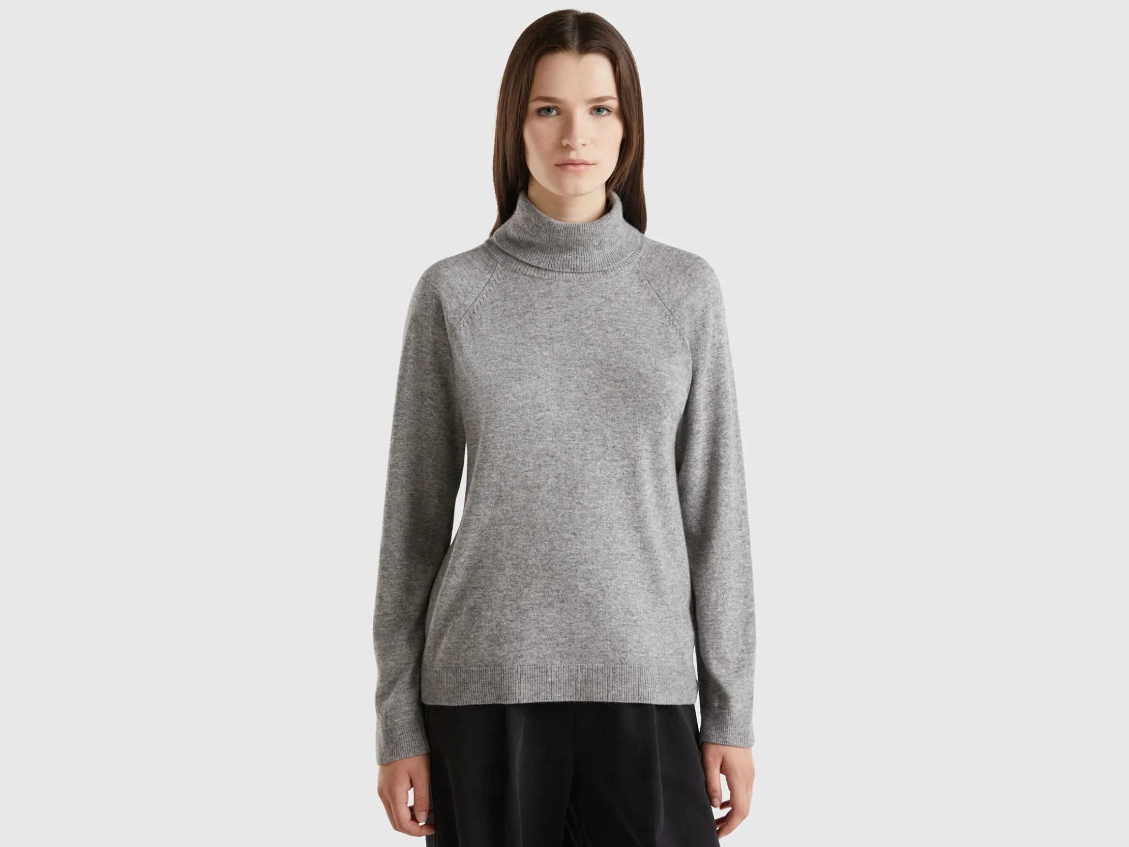 Gray turtleneck sweater in cashmere and wool blend