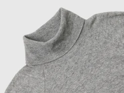 Gray turtleneck sweater in cashmere and wool blend